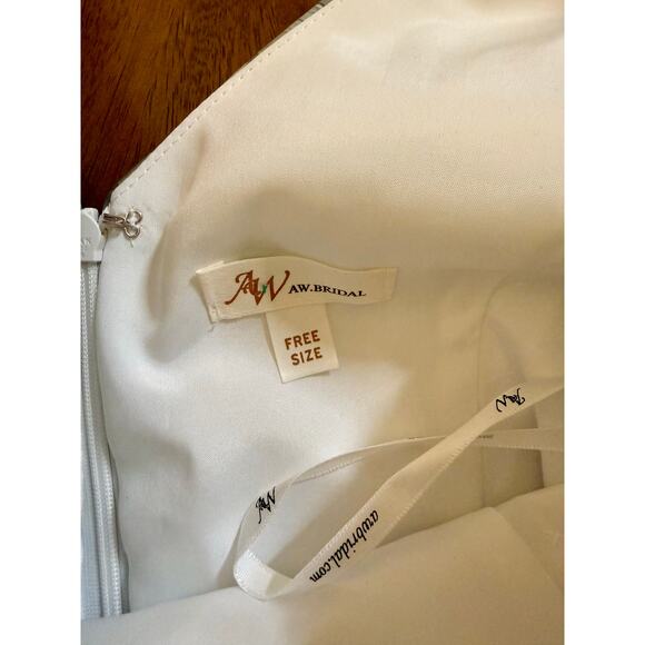 AW Furst dress from AW.Bridal - Picture 3 of 10